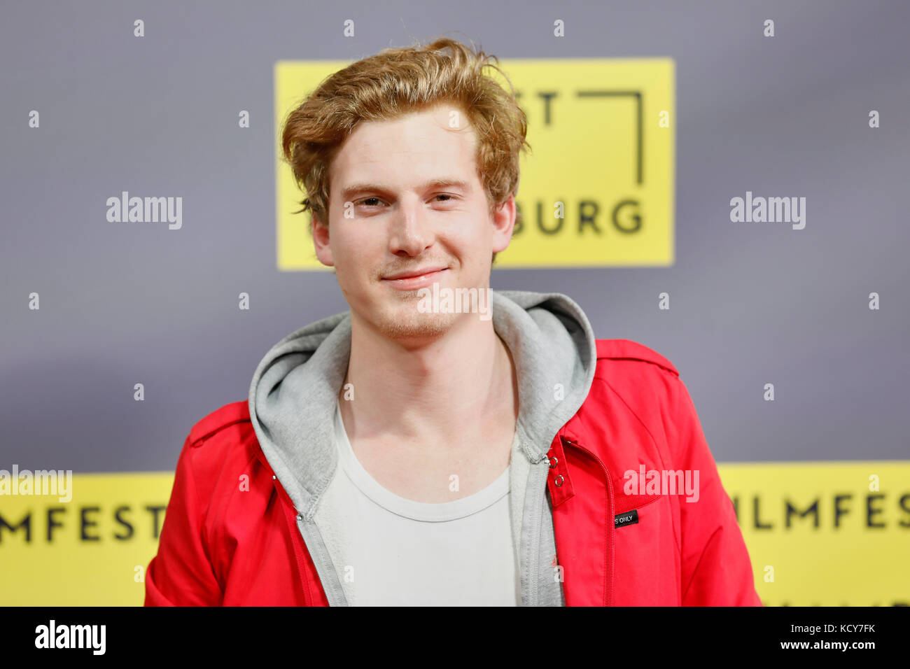 Hamburg, Germany. 7th Oct, 2017. The actor Felix Everding arrives for the German premiere of the film 'Reich oder tot' during the Hamburg Film Festival in Hamburg, Germany, 7 October 2017. Credit: Georg Wendt/dpa/Alamy Live News Stock Photo