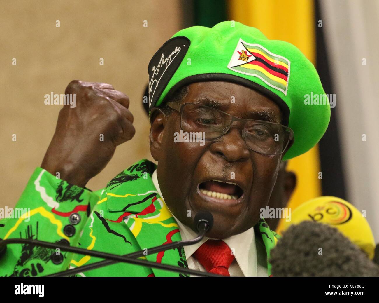 Beijing, China. 8th Oct, 2017. Zimbabwean President Robert Mugabe attends the ruling ZANU-PF Youth League National Assembly meeting in Harare, Zimbabwe, on Oct. 7, 2017. Credit: Xinhua/Alamy Live News Stock Photo