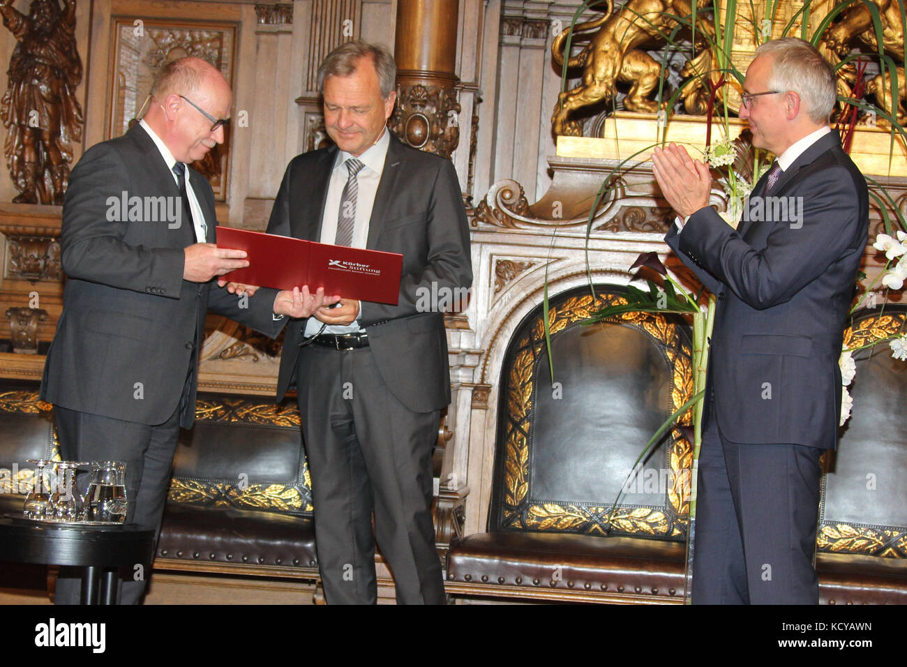 Award presentation of 'Körber European Science Prize' at city hall Hamburg.  Featuring: Prof. Dr. Martin Stratmann (Max Planck Gesellschaft), Prof- Dr.  Karsten Danzmann, Dr. Lothar Dittmer (Koerber Stoftung) Where: Hamburg,  Germany When: