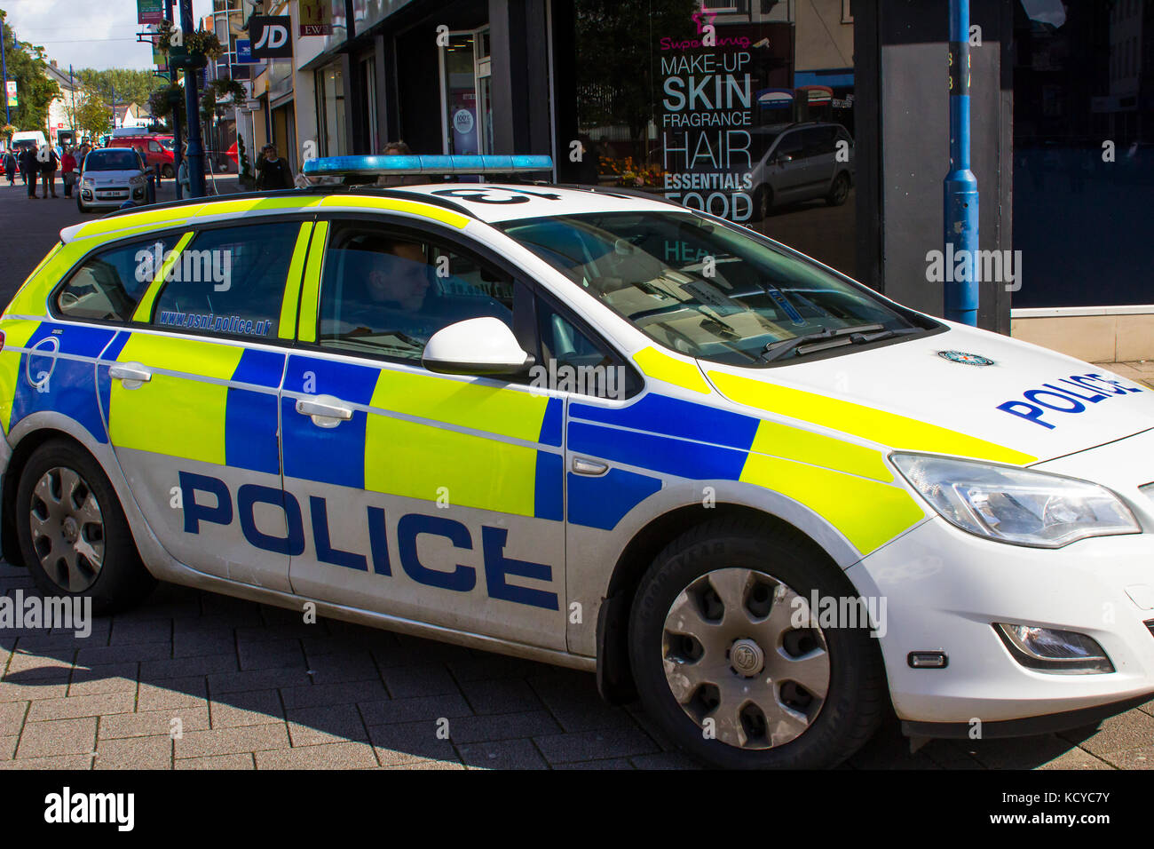 A PSNI police patrol car cruising the pedestrian zone in the Diamond in Coleraine, Northern Ireland Stock Photo