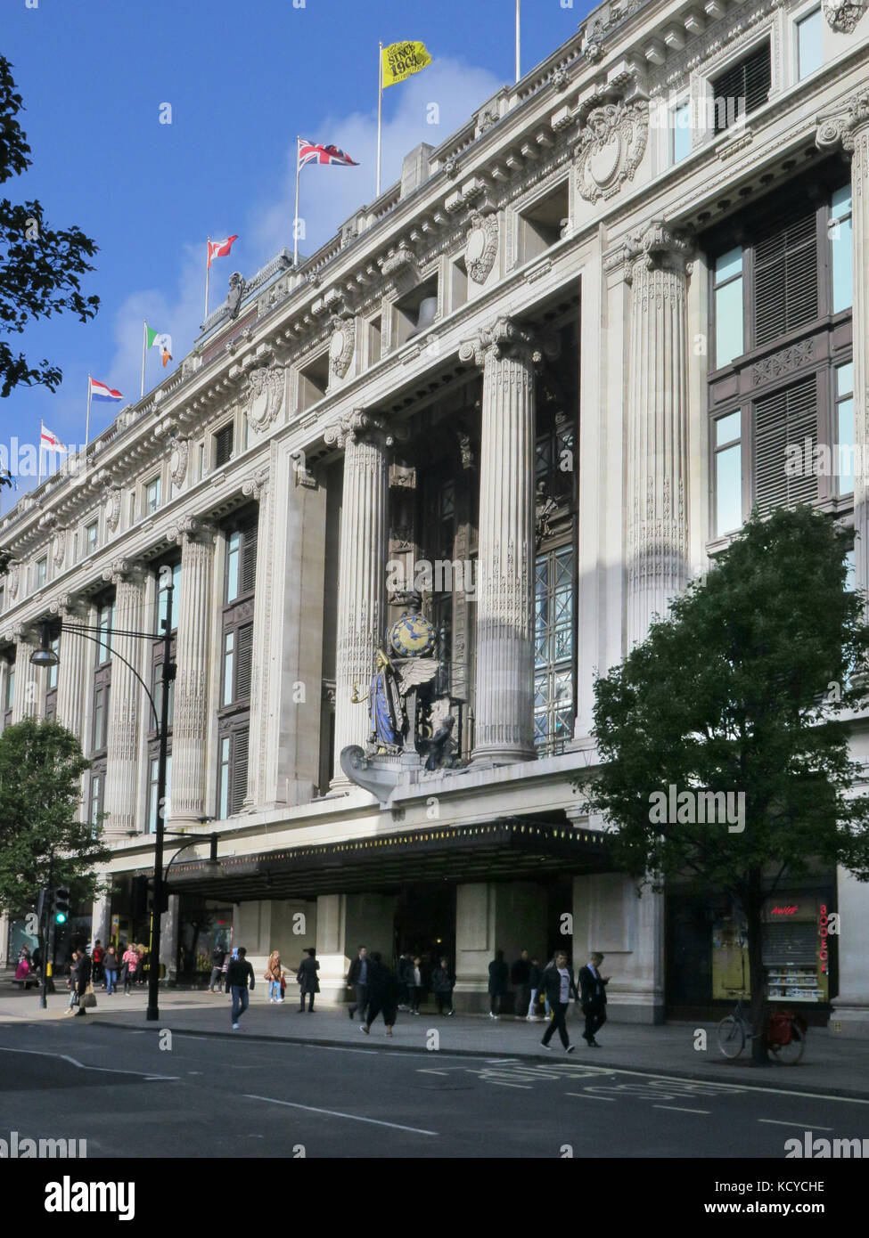 High End Department Store High Resolution Stock Photography and Images Alamy