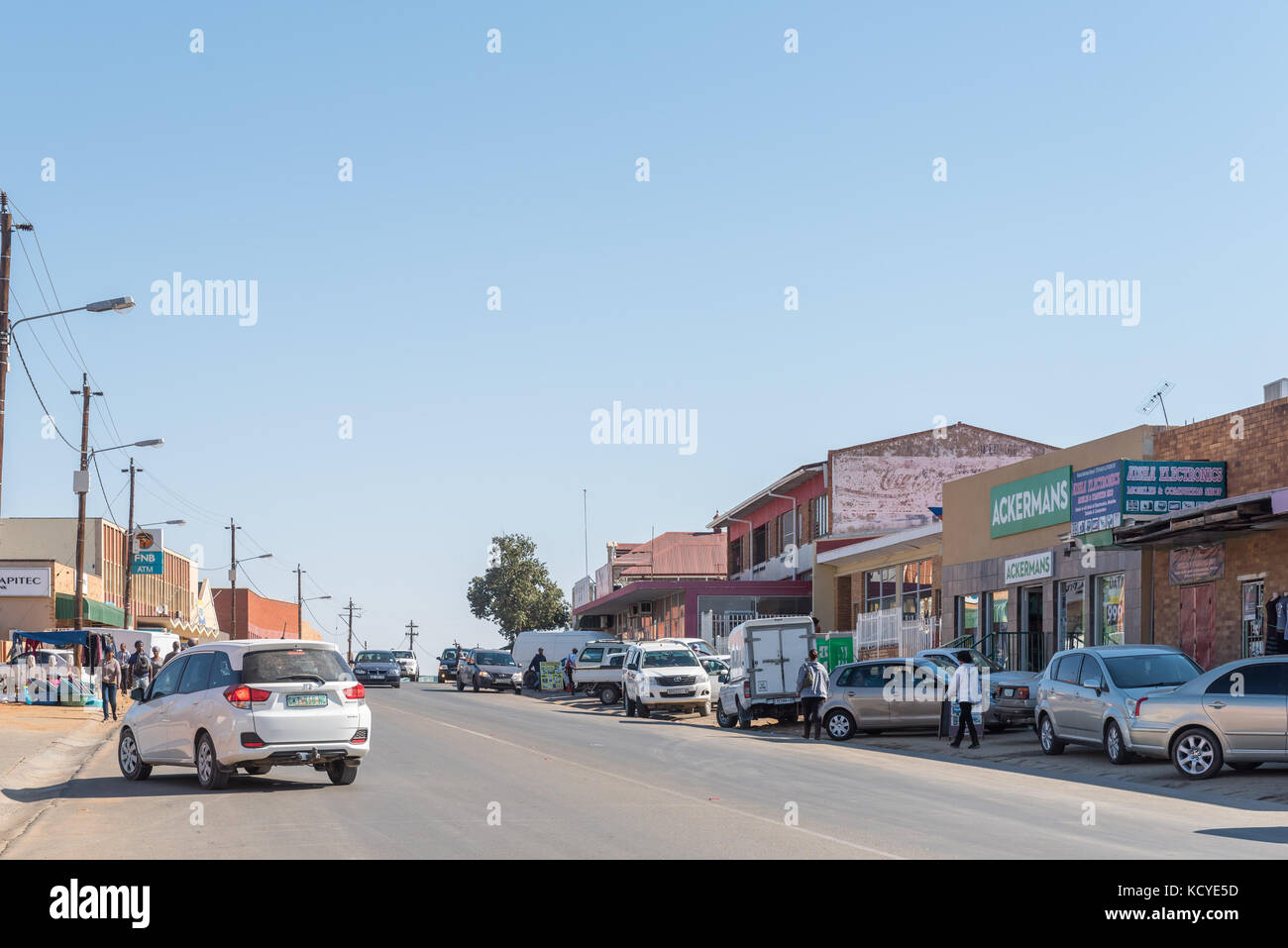 BARKLY WEST, SOUTH AFRICA - JULY 7, 2017: A street scene with businesses  and vehicles in Barkly West, a town in the Northern Cape Province of South  Af Stock Photo - Alamy
