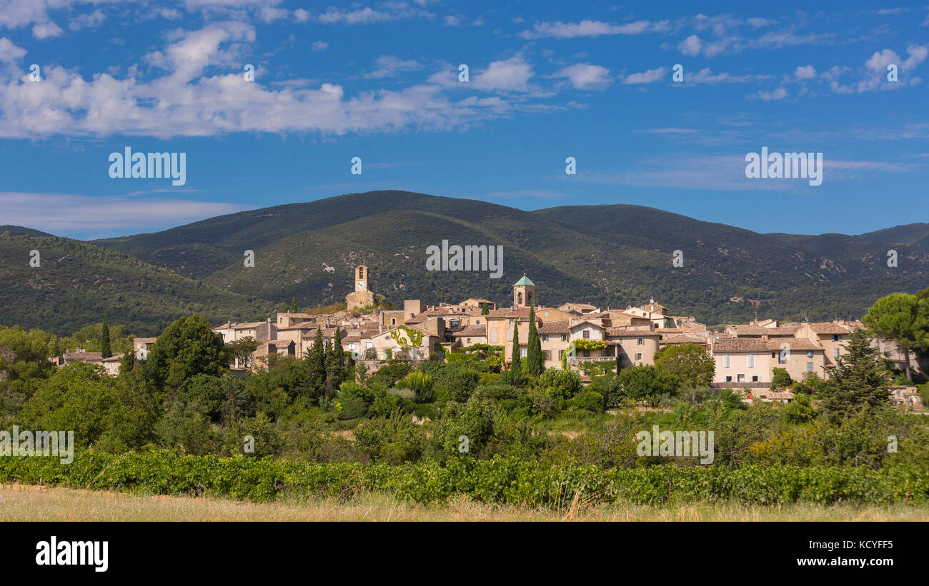 LOURMARIN, PROVENCE, FRANCE Lourmarin, a village in the Luberon