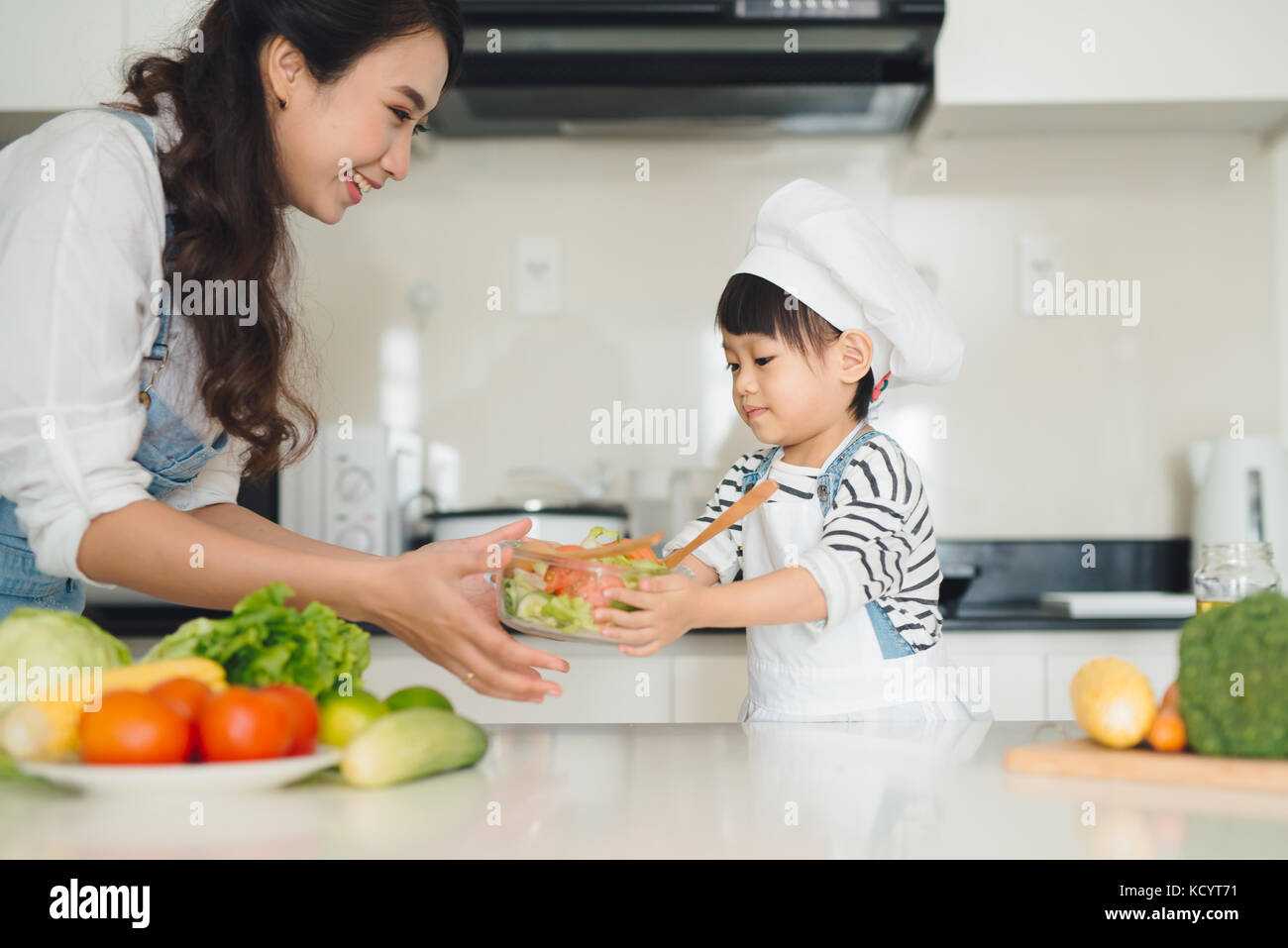 mom-kitchen-telegraph