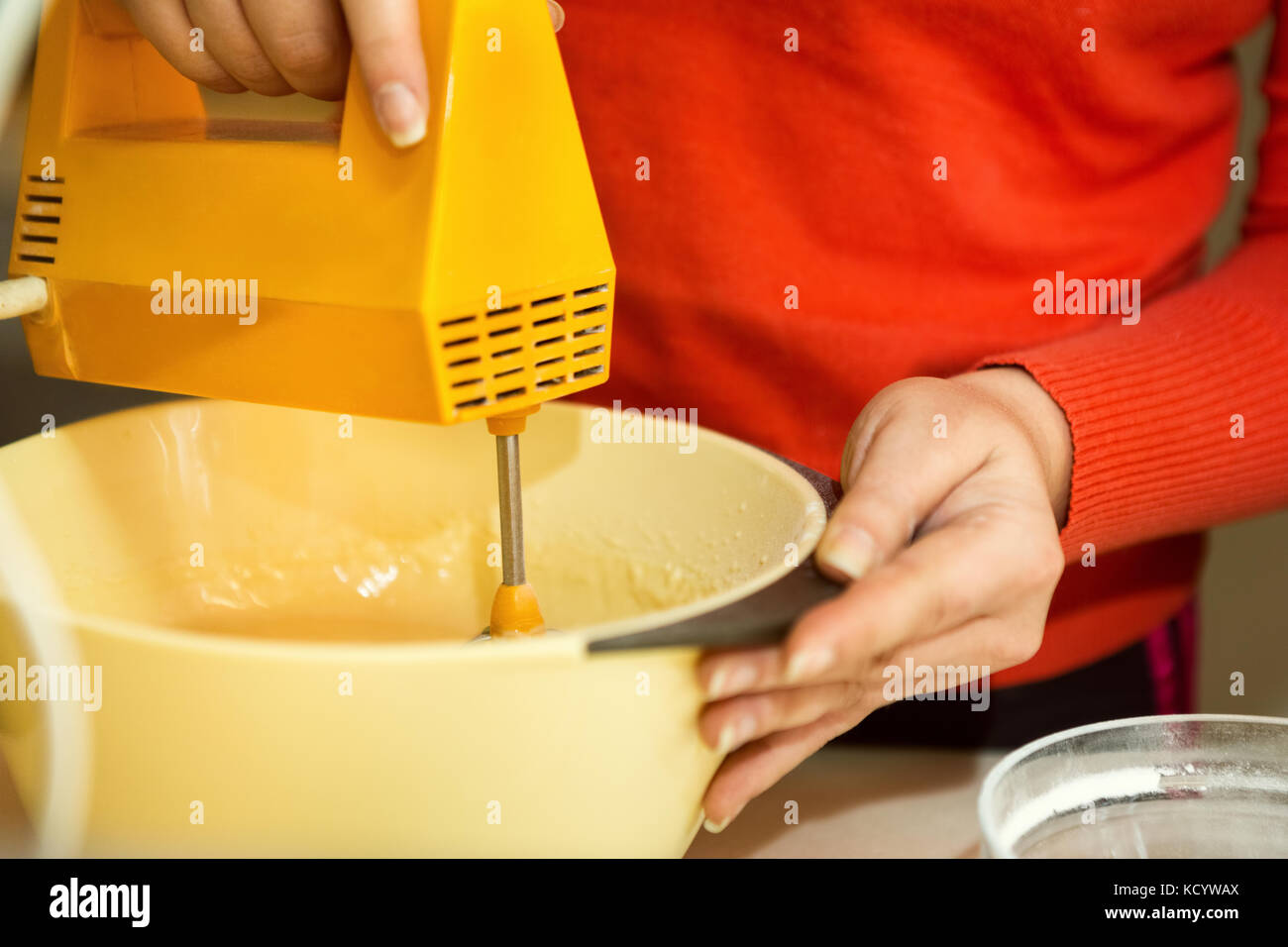 food mixer and bowl, whipping cake mixture Stock Photo Alamy