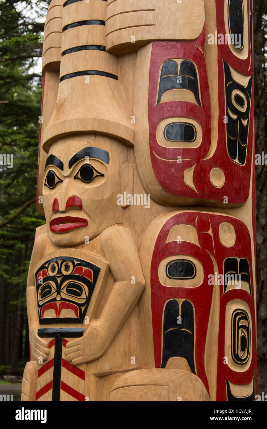 New pole details, by Christian White and apprentices at Hiellen Longhouse Village, Tow Hill, Haida Gwaii, formerly known as Queen Charlotte Islands, British Columbia, Canada Stock Photo