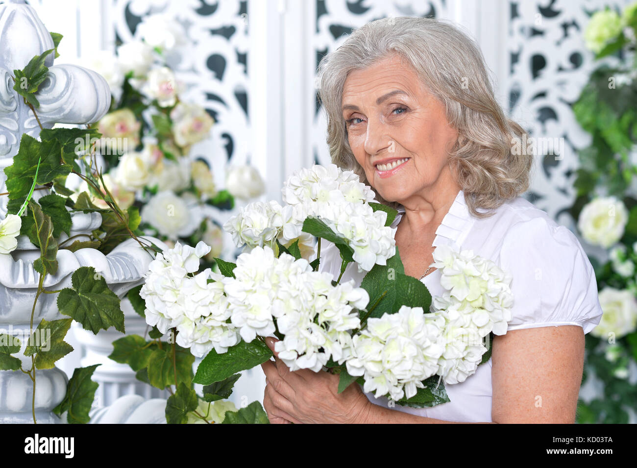 senior woman with bouquet of white flowers Stock Photo - Alamy