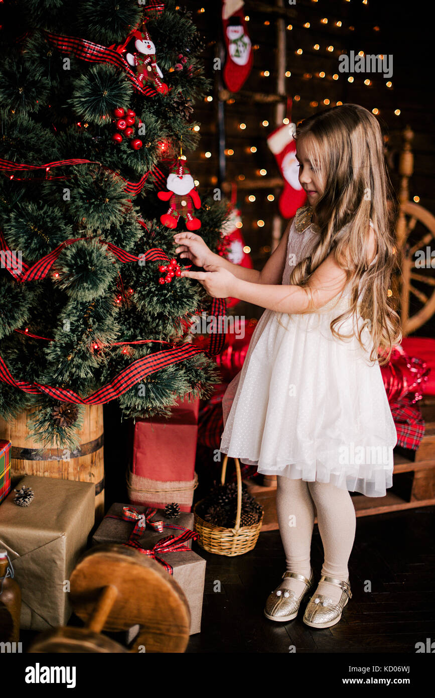 A Guide to Stylish Christmas Family Photoshoot | Studio Milla