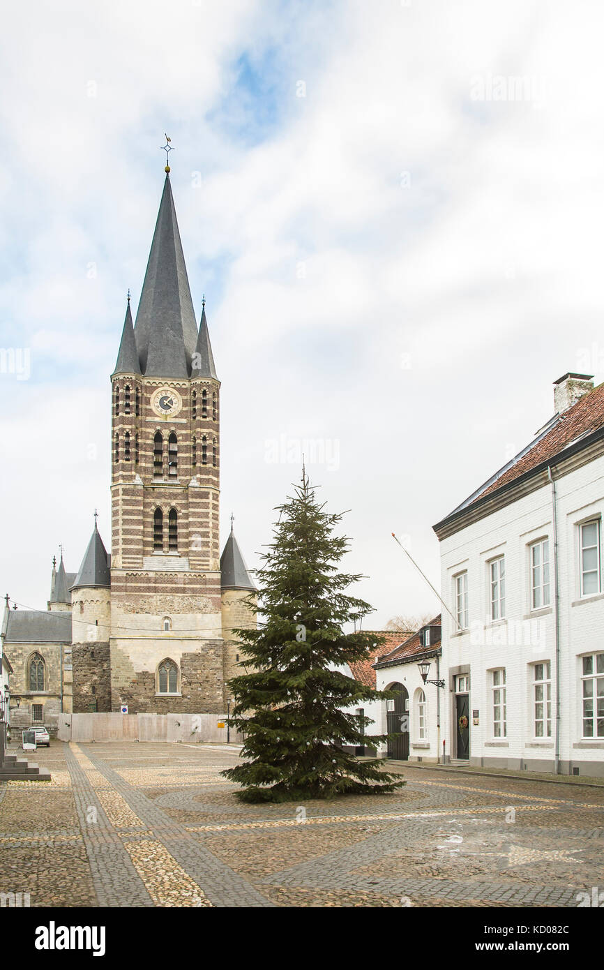 Square in front of a church in the historic city center of Thorn in Limburg, the Netherlands. Known for its white houses Stock Photo