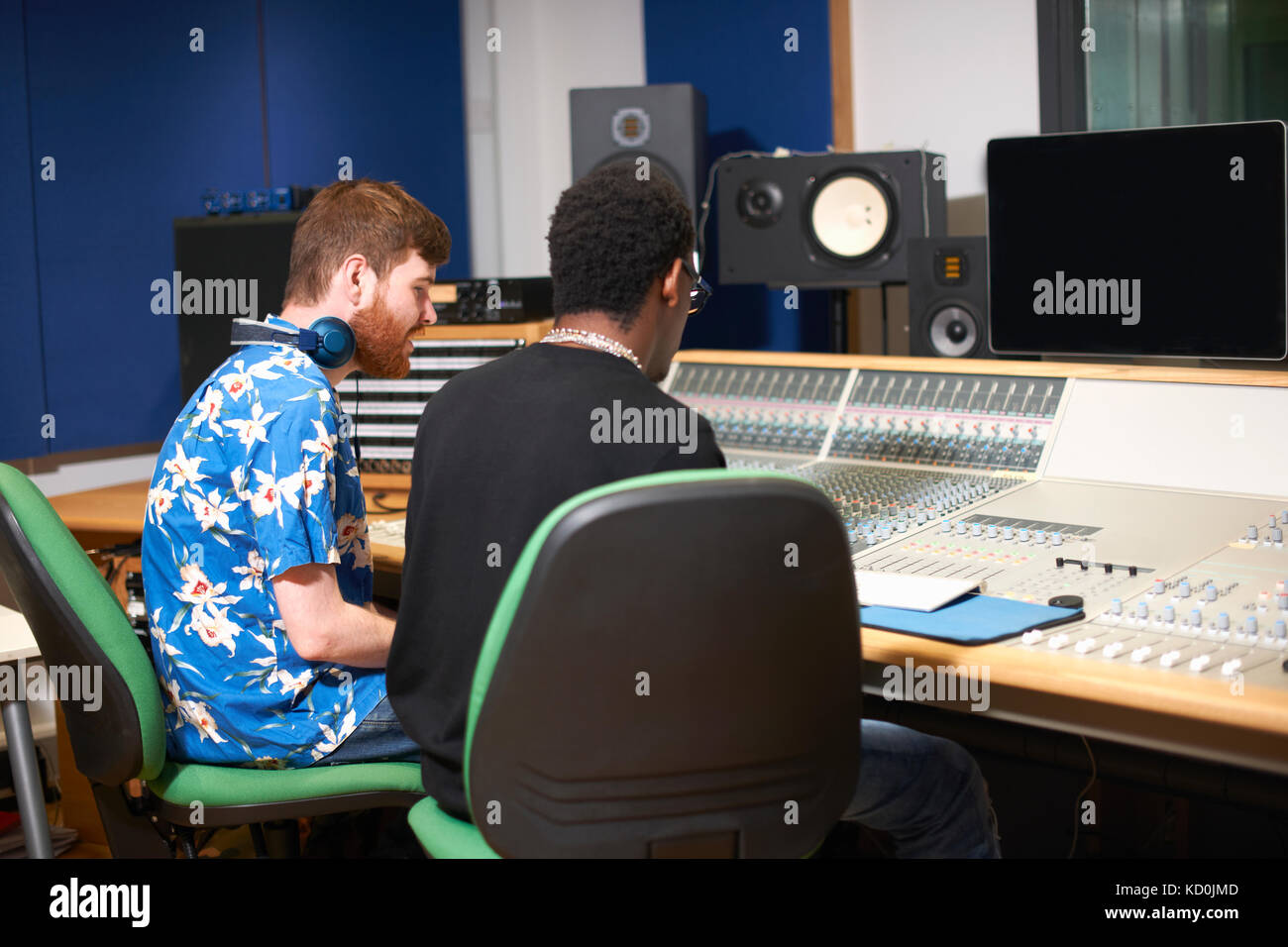 Students recording music hi-res stock photography and images - Alamy