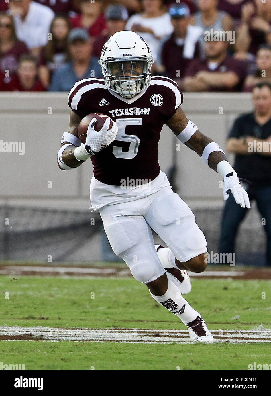 October 6, 2017: Texas A&M Aggies running back Trayveon Williams (5) during the NCAA football game between the Alabama Crimson Tide and the Texas A&M Aggies at Kyle Field in College Station, TX; John Glaser/CSM. Stock Photo