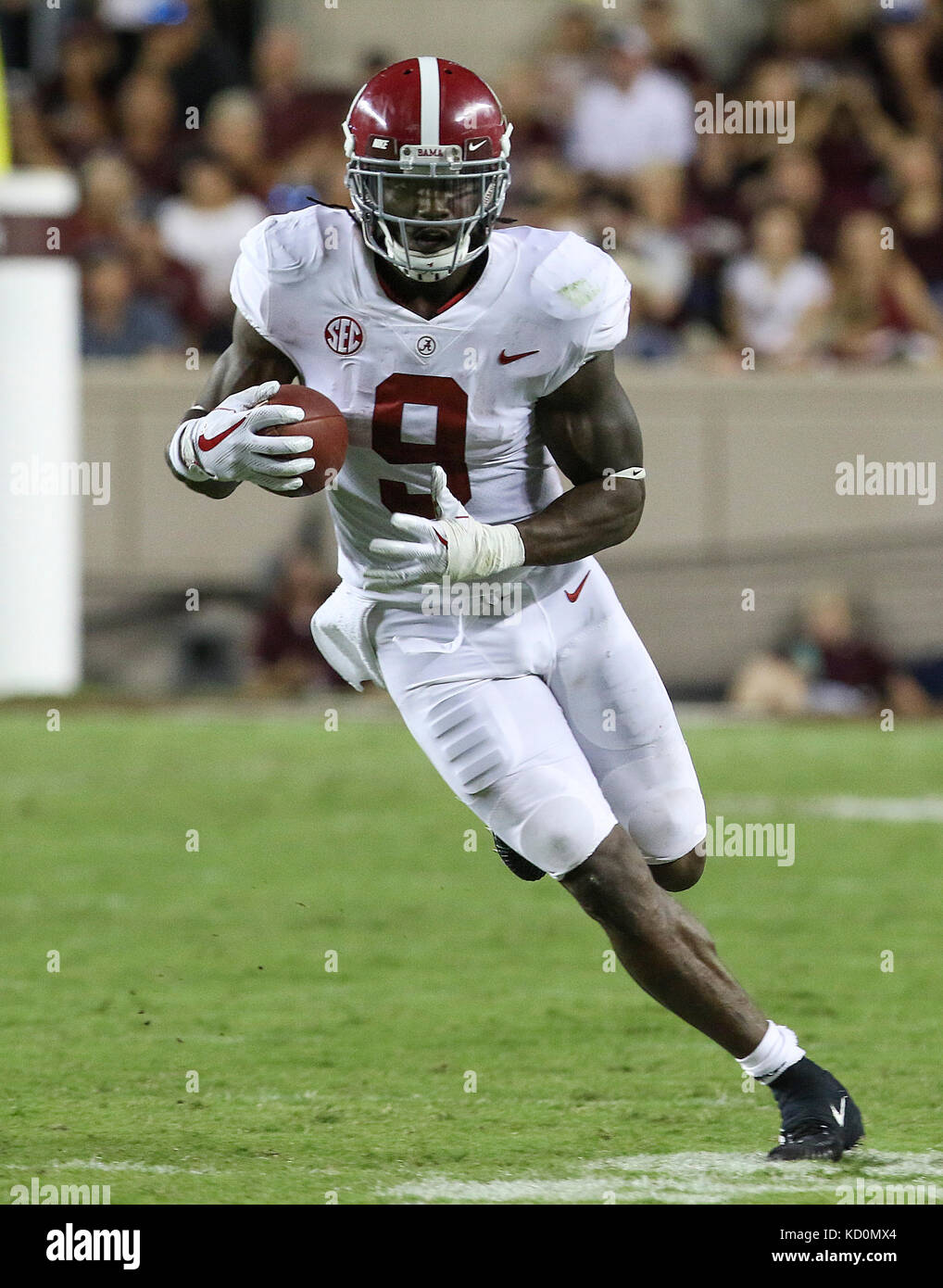 October 6, 2017: Alabama Crimson Tide running back Bo Scarbrough (9) during the NCAA football game between the Alabama Crimson Tide and the Texas A&M Aggies at Kyle Field in College Station, TX; John Glaser/CSM. Stock Photo