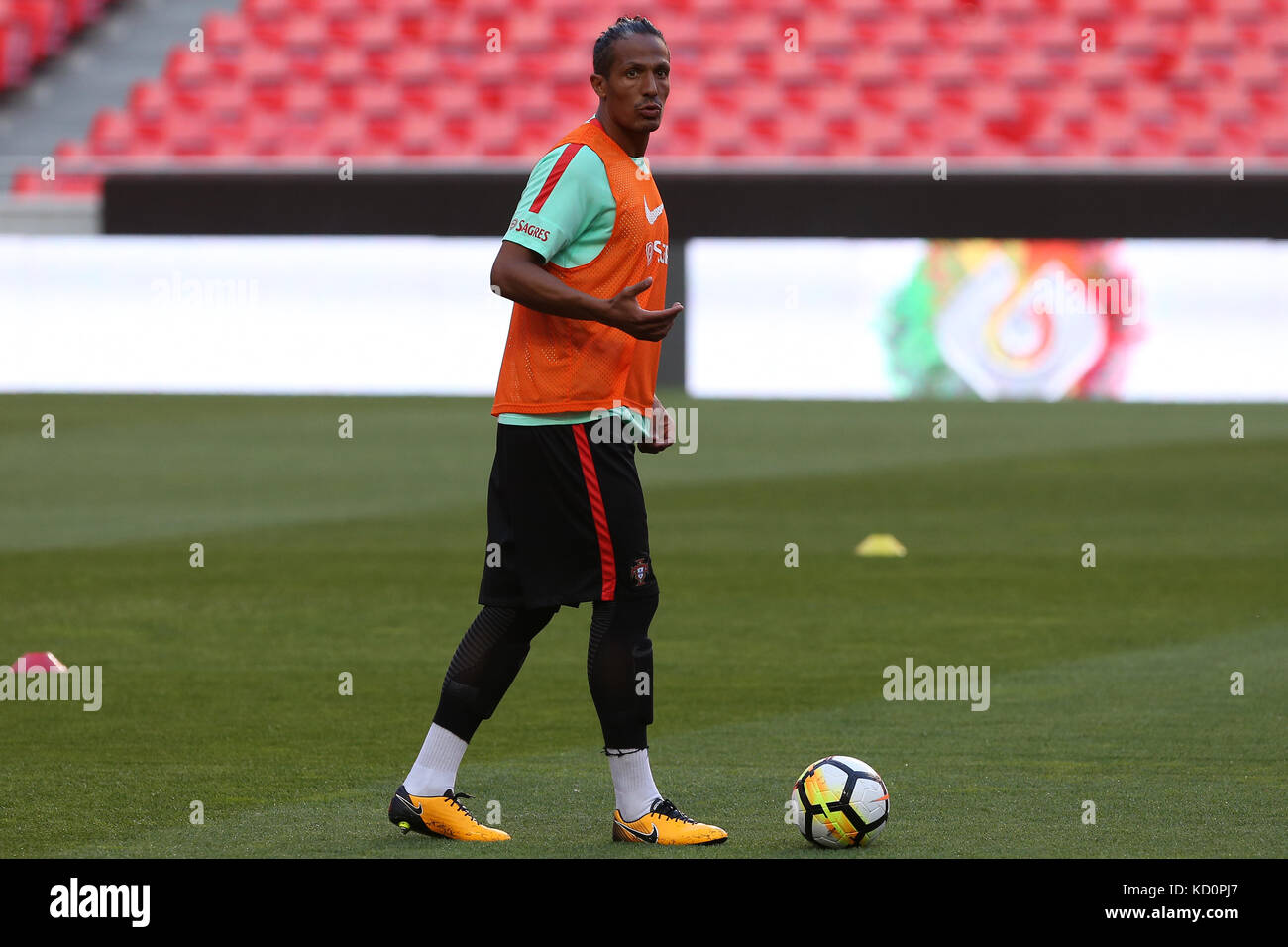 Lisbon, Portugal. 08th Oct, 2017. Portugal«s defender Bruno Alves during National Team Training session before the match between Portugal and Switzerland at Luz Stadium in Lisbon on October 8, 2017. ( Credit: Bruno Barros/Alamy Live News Stock Photo