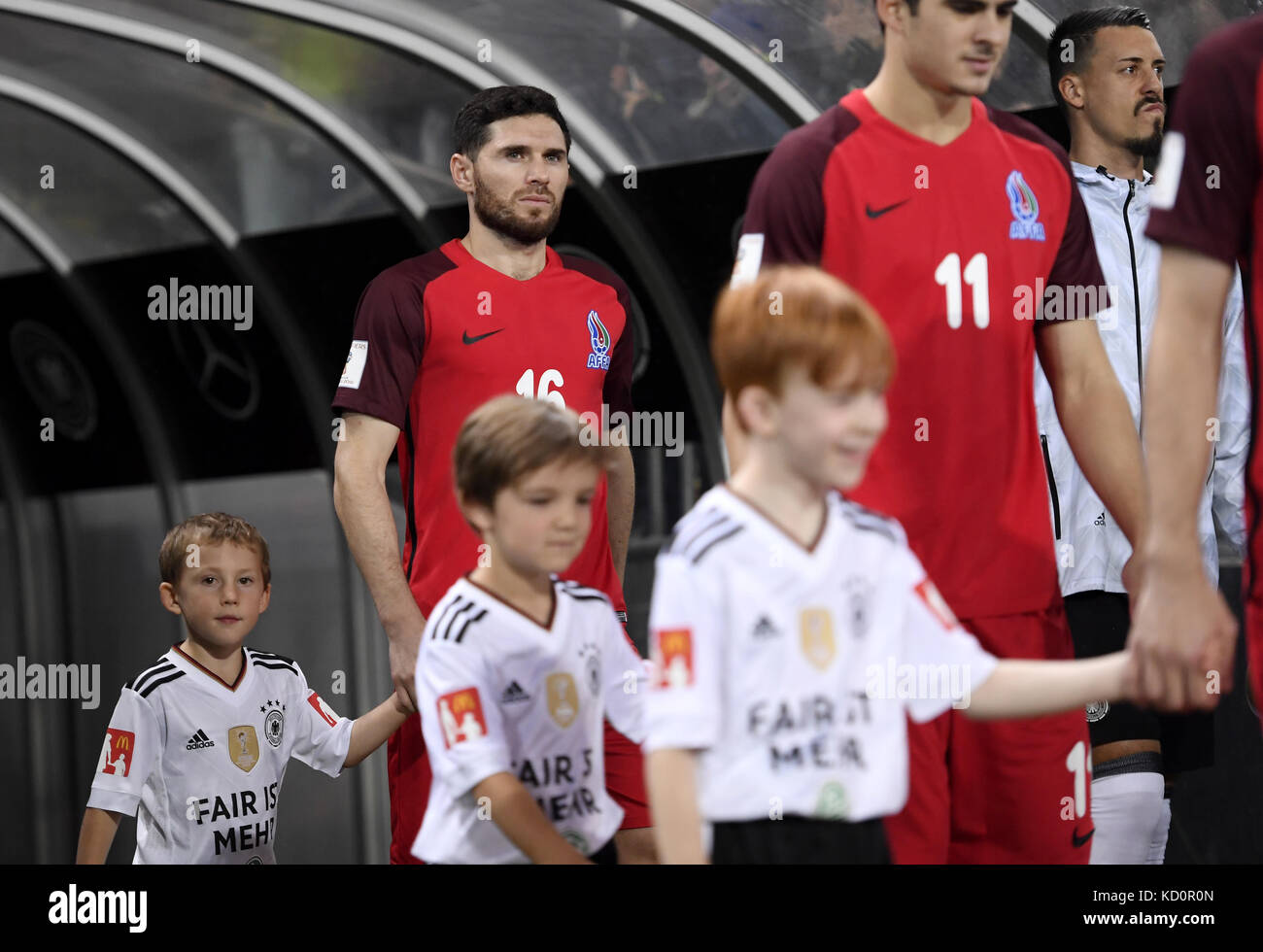Javid Hueseynov / Huseynov (Aserbaidschan) betritt das Stadion GES ...