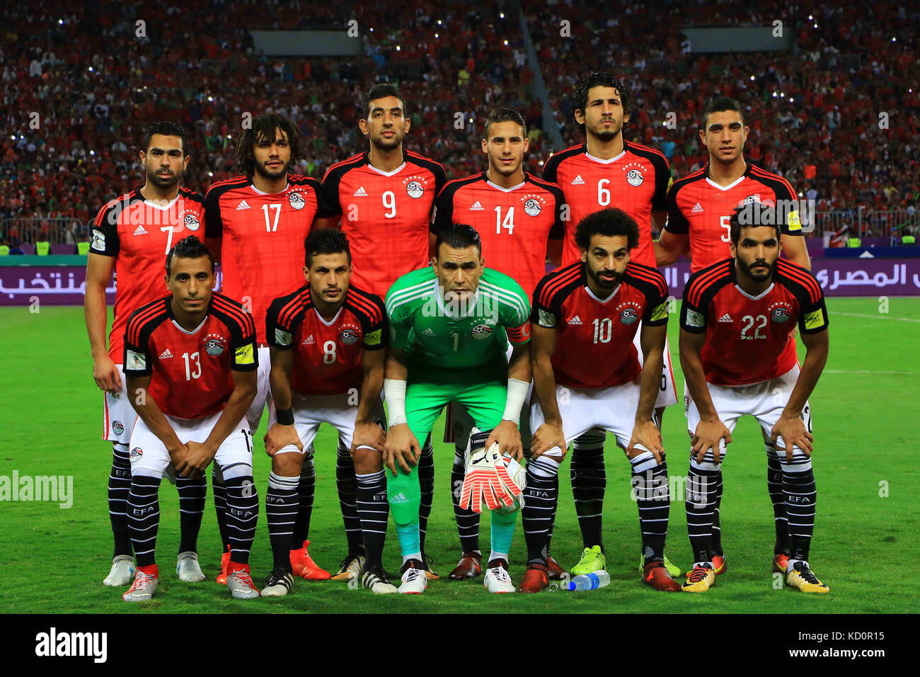 Alexandria, Alexandria, Egypt. 8th Oct, 2017. (L-R) Egypt's Mohamed Abdel-Shafy, Tarek Hamed, Essam El-Hadary, Mohamed Salah, Saleh Gomaa, Ahmed Fathy, Mohamed Elneny, Hassan Ahmed, Ramadan Sobhi, Ahmed Hegazi, Mohamed Abdel-Shafy pose for a team picture during their World Cup 2018 Africa qualifying match between Egypt and Congo at the Borg el-Arab stadium in Alexandria on October 8, 2017 Credit: Amr Sayed/APA Images/ZUMA Wire/Alamy Live News Stock Photo