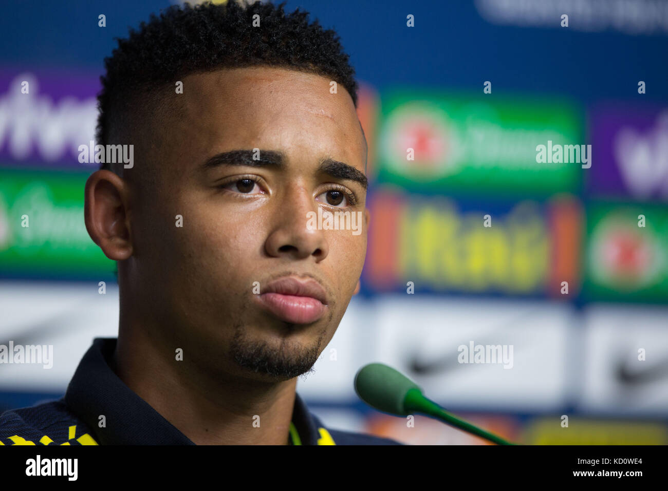 Sao Paulo, Sao Paulo, Brazil. 8th Oct, 2017. Brazil's soccer player GABRIEL JESUS attends a press conference after the training session of the Brazil's national soccer team in Sao Paulo, Brazil, before the match against Chile, for the qualifiers of the upcoming Russia 2018 World Cup. Credit: Paulo Lopes/ZUMA Wire/Alamy Live News Stock Photo