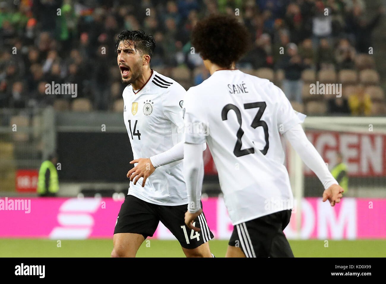 Kaiserslautern, Germany. 8th Oct, 2017. Emre Can (L) of Germany celebrates after scoring during the FIFA 2018 World Cup Qualifiers Group C match between Germany and Azerbaijan at Fritz Walter Stadium in Kaiserslautern, Germany, on Oct. 8, 2017. Germany won 5-1. Credit: Ulrich Hufnagel/Xinhua/Alamy Live News Stock Photo