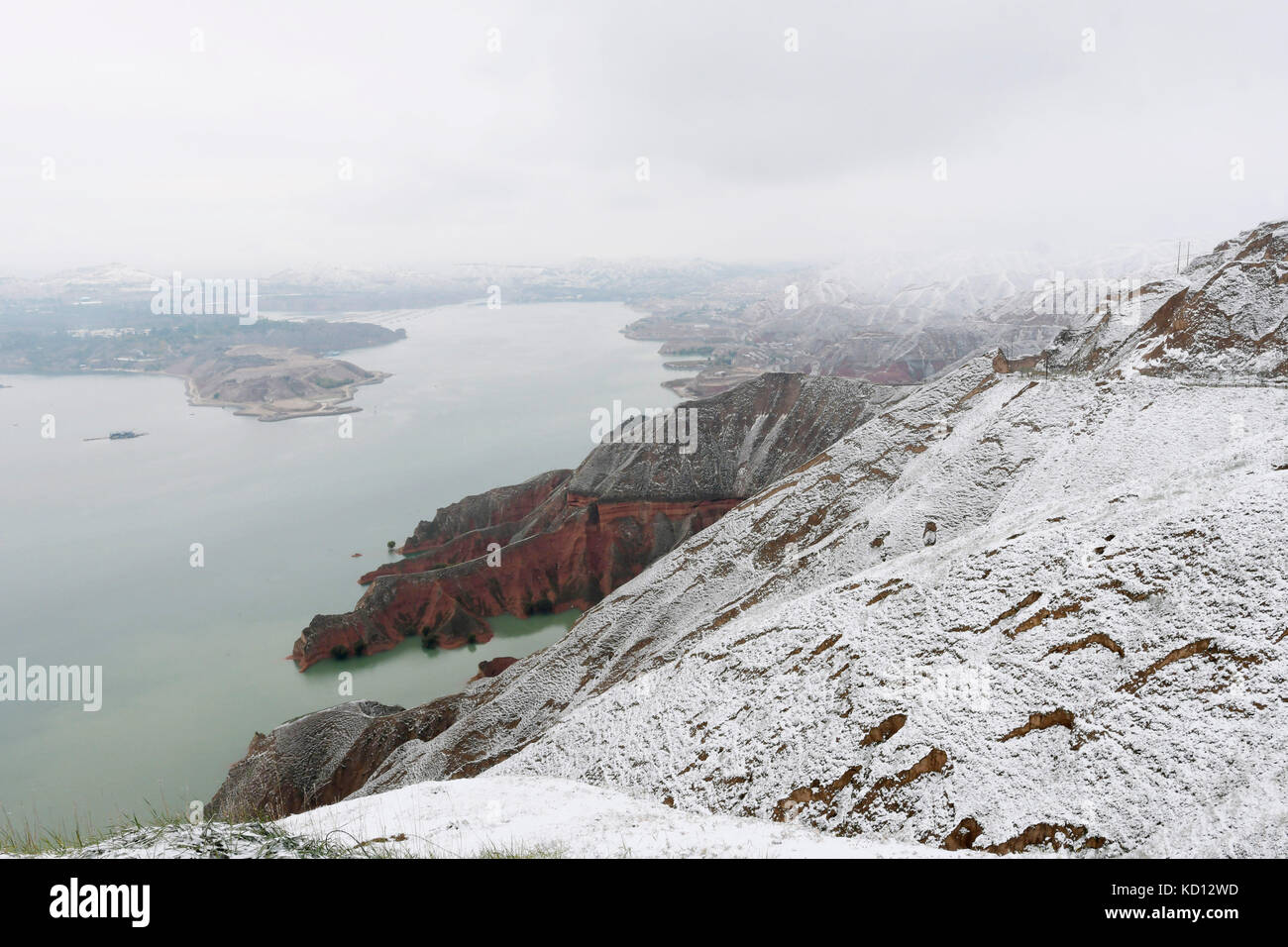 Linxia. 9th Oct, 2017. Photo taken on Oct. 9, 2017 shows the snow scenery in Linxia Hui Autonomous Prefecture, northwest China's Gansu Province. A cold front brought snowfall to parts of northern China on Monday. Credit: Shi Youdong/Xinhua/Alamy Live News Stock Photo