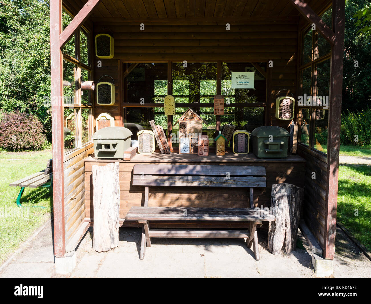 Traditional beekeeping, Bieneninstitut, Honey bee institute, open house