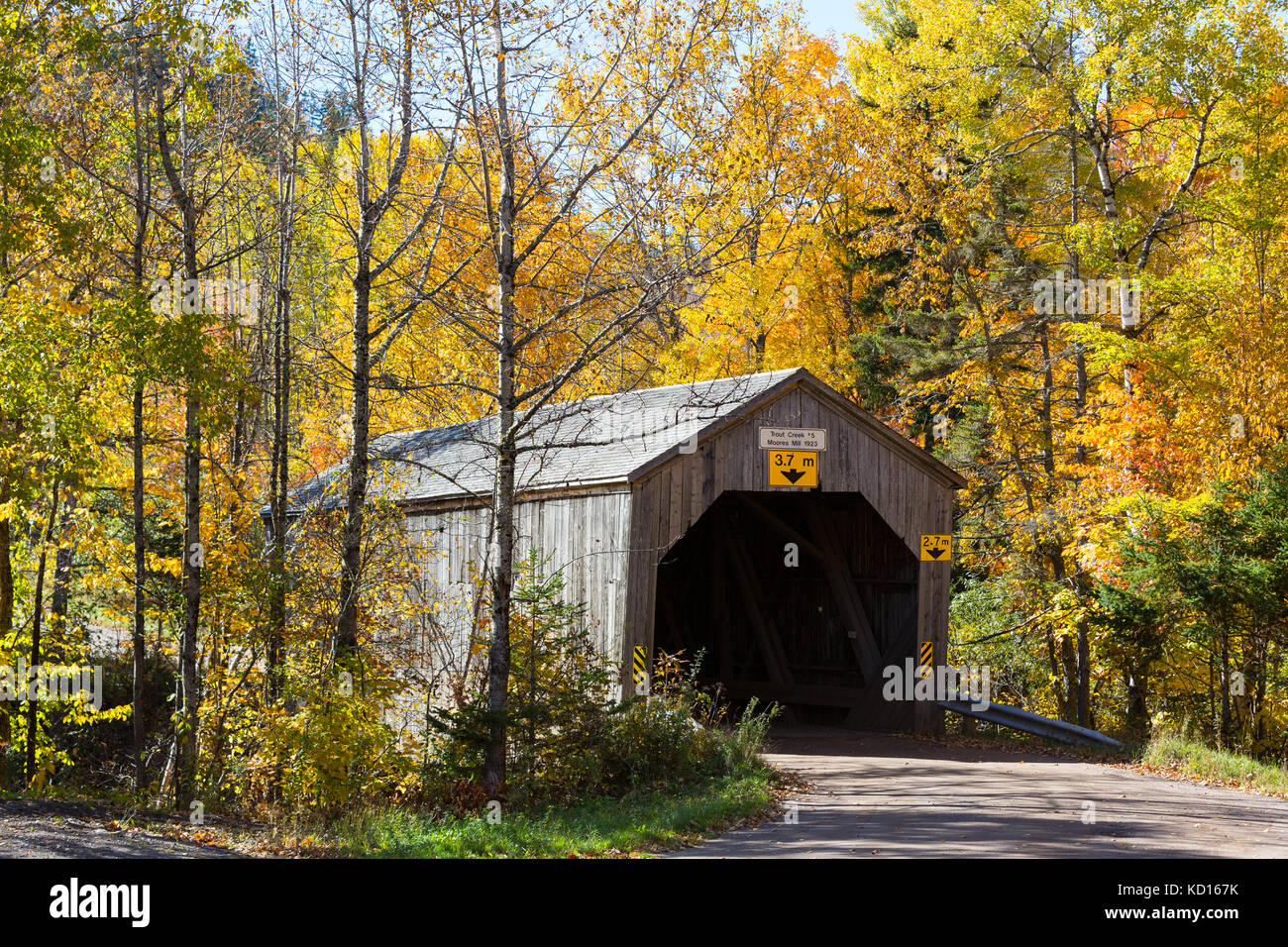 Mill creek covered bridge hires stock photography and images Alamy