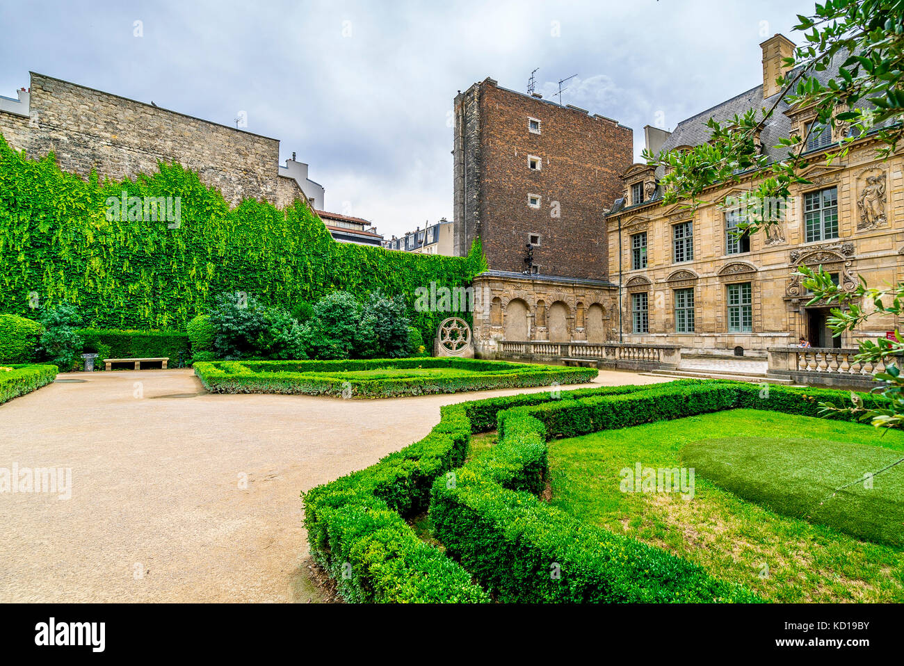 Beautiful garden within the Hôtel de Sully. The Hôtel de Sully is a Louis XIII style private mansion within the Marais area of Paris. Stock Photo