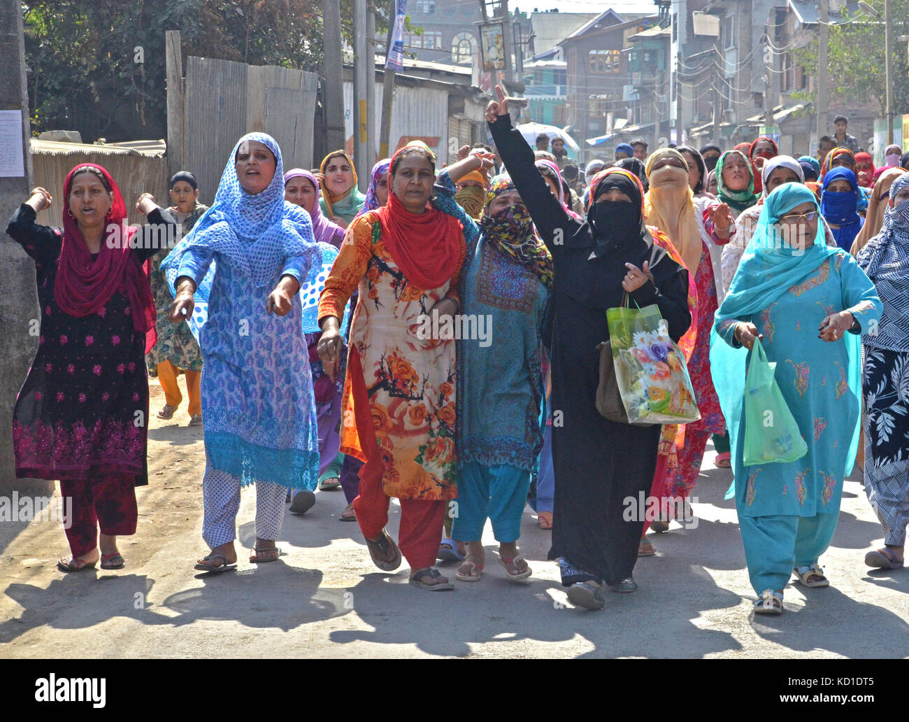 Srinagar, Kashmir. 09th Oct, 2017. Kashmiri women shout anti government  slogans during a protest against the braid chopping in Batmaloo   of many girls and women in many parts of the Valley