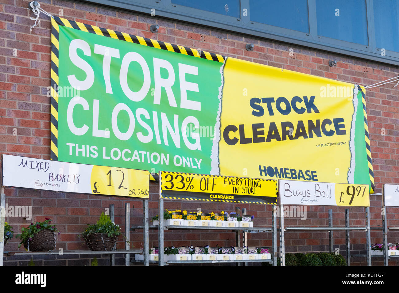 Homebase store closing down sale sign, Milngavie, Scotland, UK Stock Photo