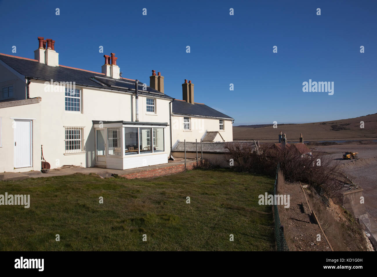 Coastguard cottages at Cuckmere Haven, Seaford, overlooking part of the Seven Sisters cliffs range, East Sussex, England, UK Stock Photo