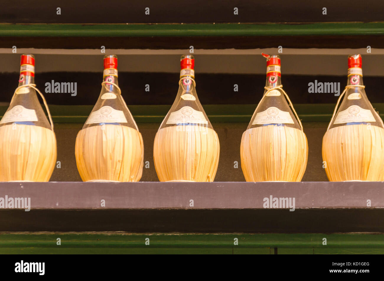 Raffia wrapped wine bottles hires stock photography and images Alamy