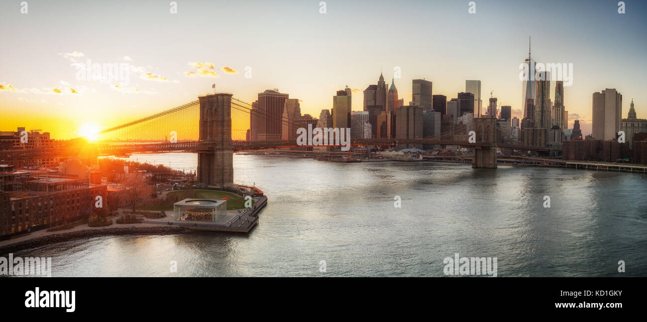 Brooklyn bridge and Manhattan at sunset Stock Photo