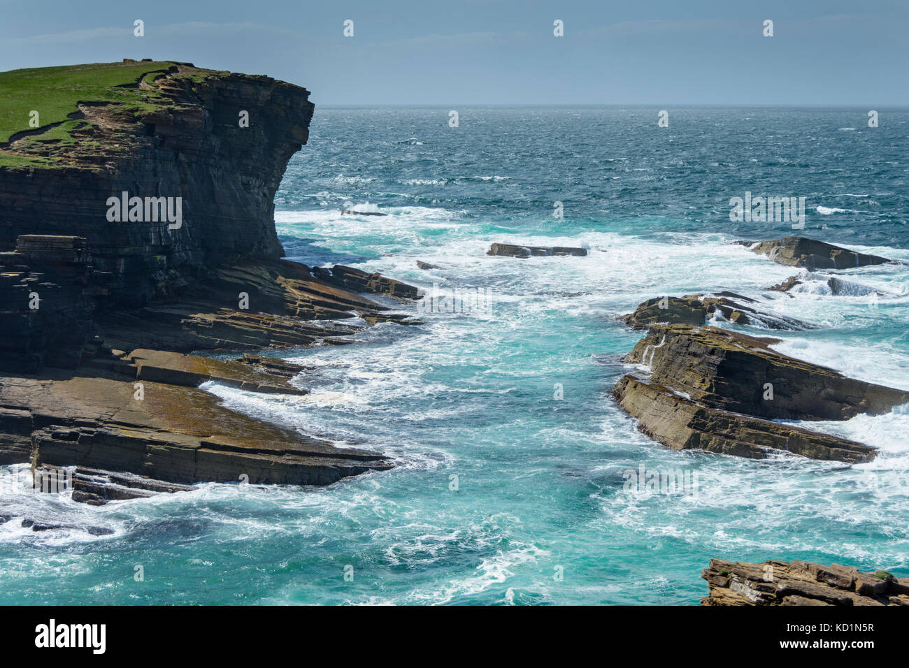 The Brough of Bigging over the Noust of Bigging at Yesnaby, Orkney Mainland, Scotland, UK. Stock Photo