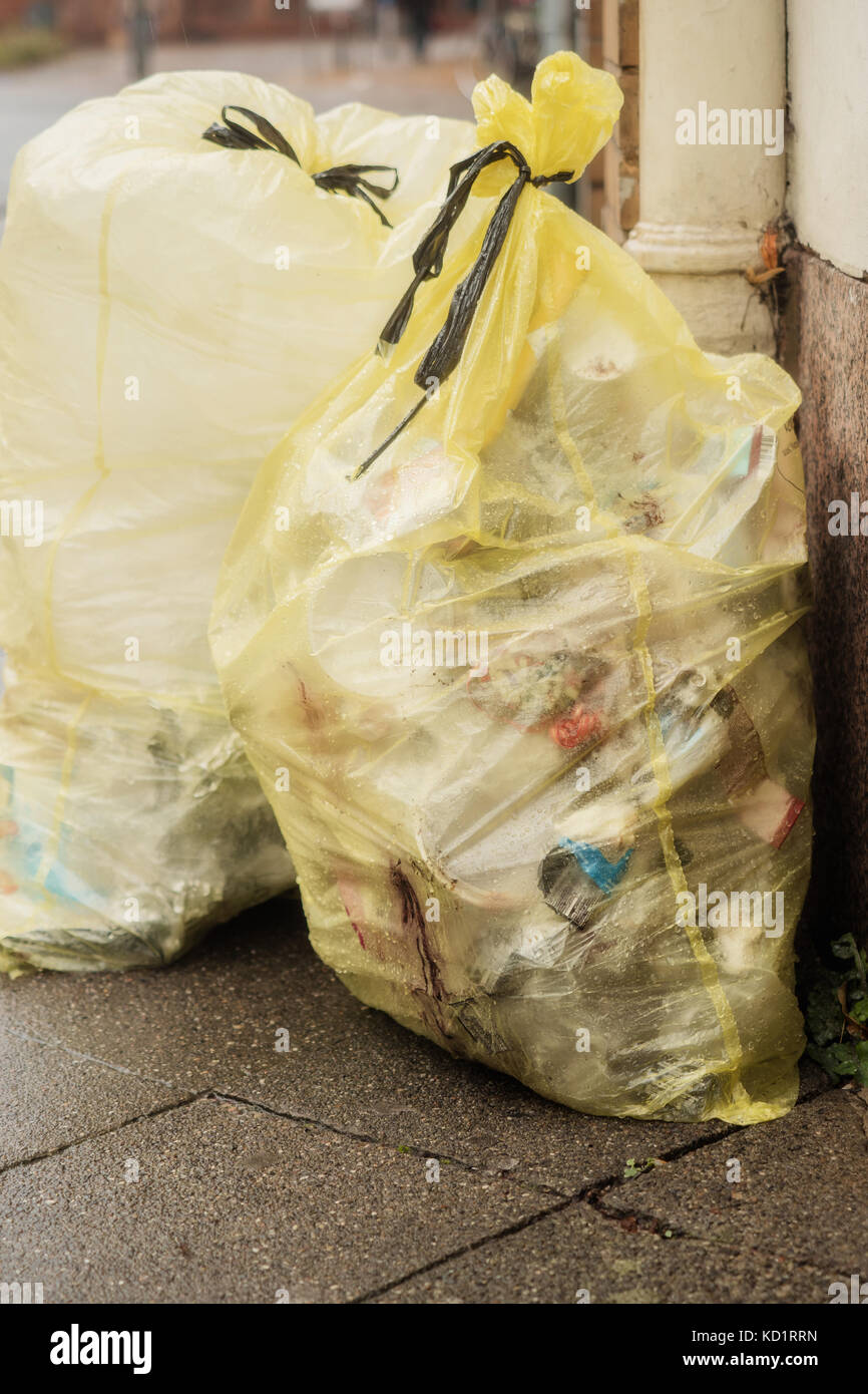 https://c8.alamy.com/comp/KD1RRN/two-yellow-rubbish-bags-on-the-street-KD1RRN.jpg