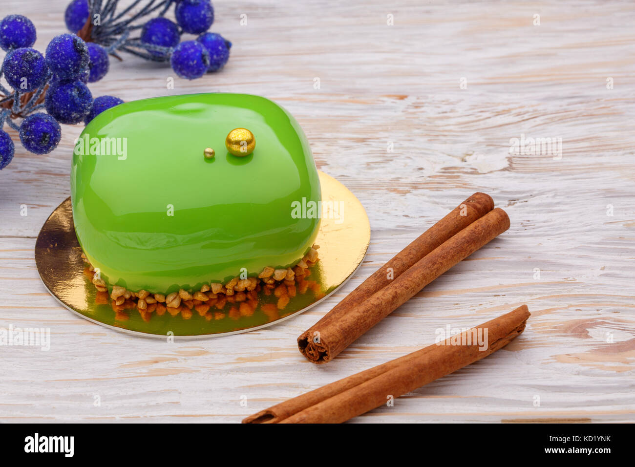Green Mirror Glaze Cake Ideas |Donut Mirror Glaze Cake |Easy Trick Mirror  Glaze pineapple Cake - YouTube