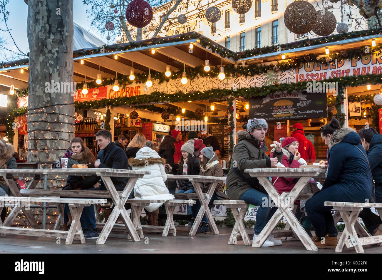 Budapest christmas market hi-res stock photography and images - Alamy
