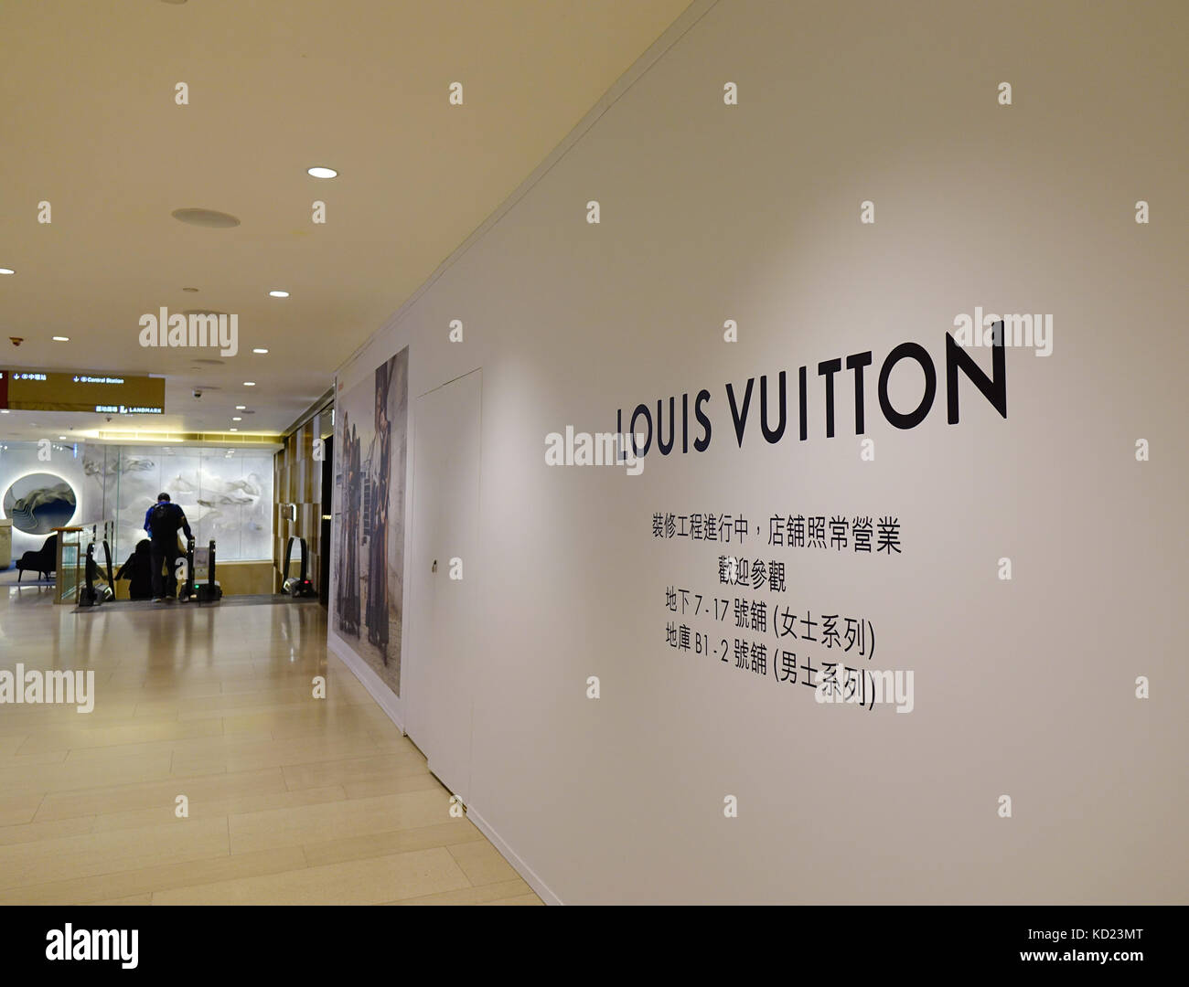 SINGAPORE-26 Aug 2017. Louis Vuitton store, a luxury shop leading  international fashion houses located in Downtown Core marina bay, Singapore  – Stock Editorial Photo © suebsiri #165451072