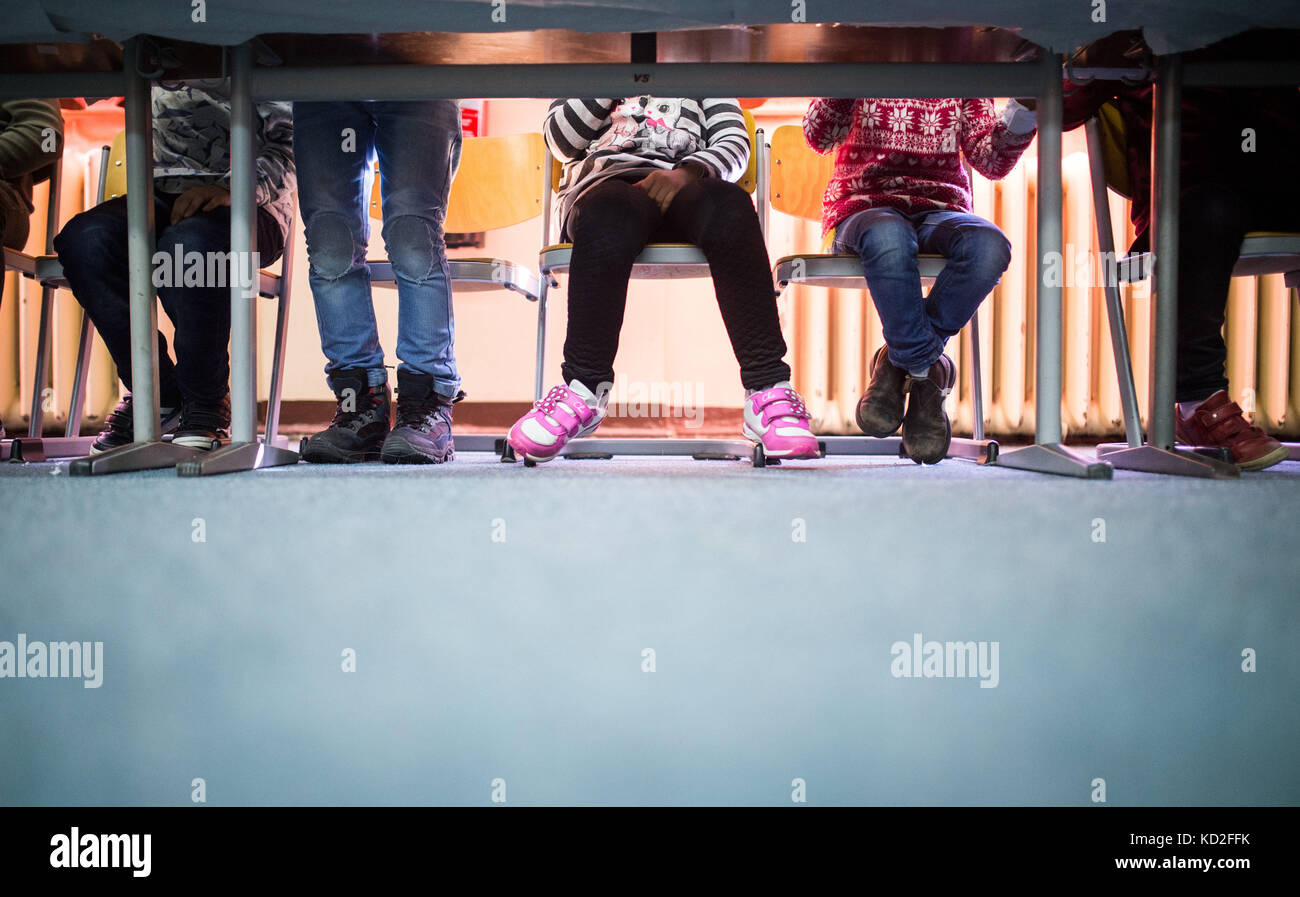 Berlin, Germany. 09th Oct, 2017. Students sitting at a table of the ...