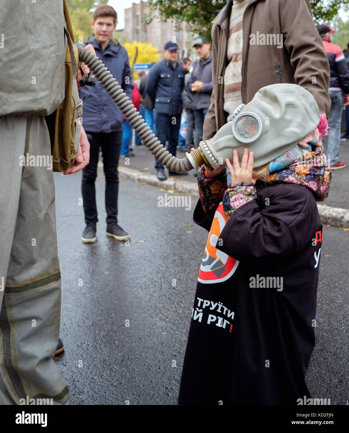 Child With Gas Mask High Resolution Stock Photography and Images - Alamy