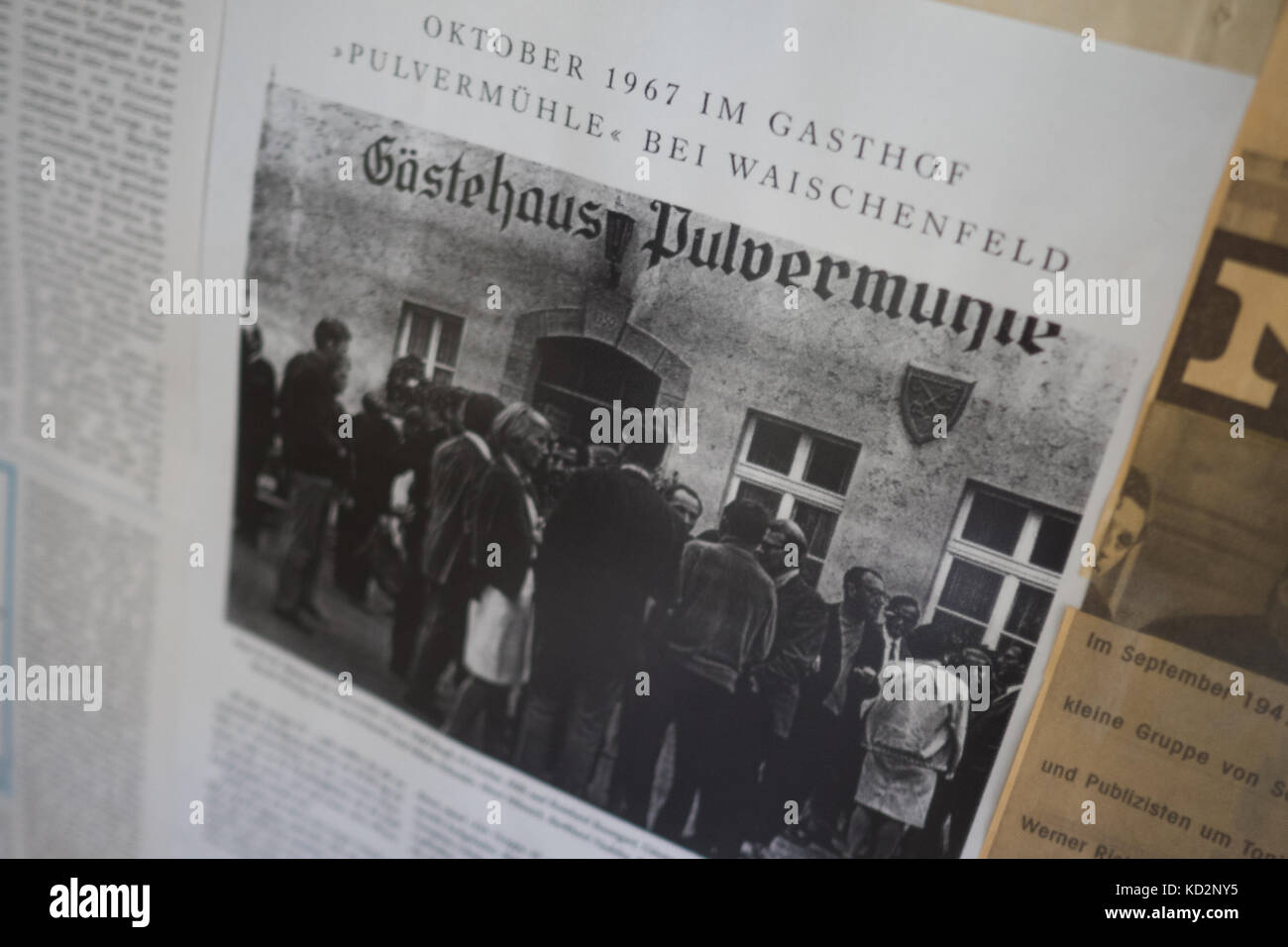 Waischenfeld, Germany. 9th Oct, 2017. An old newspaper article shows the final meeting of the German writers' group Gruppe 47 (Group 47) outside the Gasthof Pulvermuehle hotel, pictured in Waischenfeld, Germany, 9 October 2017. The German writers' group Gruppe 47 (Group 47) met for the last time at the Gasthof Pulvermuehle hotel in October 1967. Credit: Nicolas Armer/dpa/Alamy Live News Stock Photo