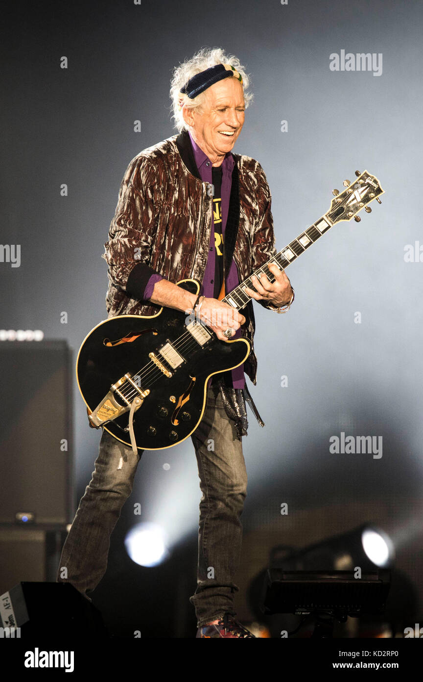 Dusseldorf, Germany. 09th Oct, 2017. Keith Richards of The Rolling Stones  performs live on stage during the 'No Filter' Europe Tour at Esprit Arena  on October 9, 2017 in Dusseldorf, Germany. Credit: