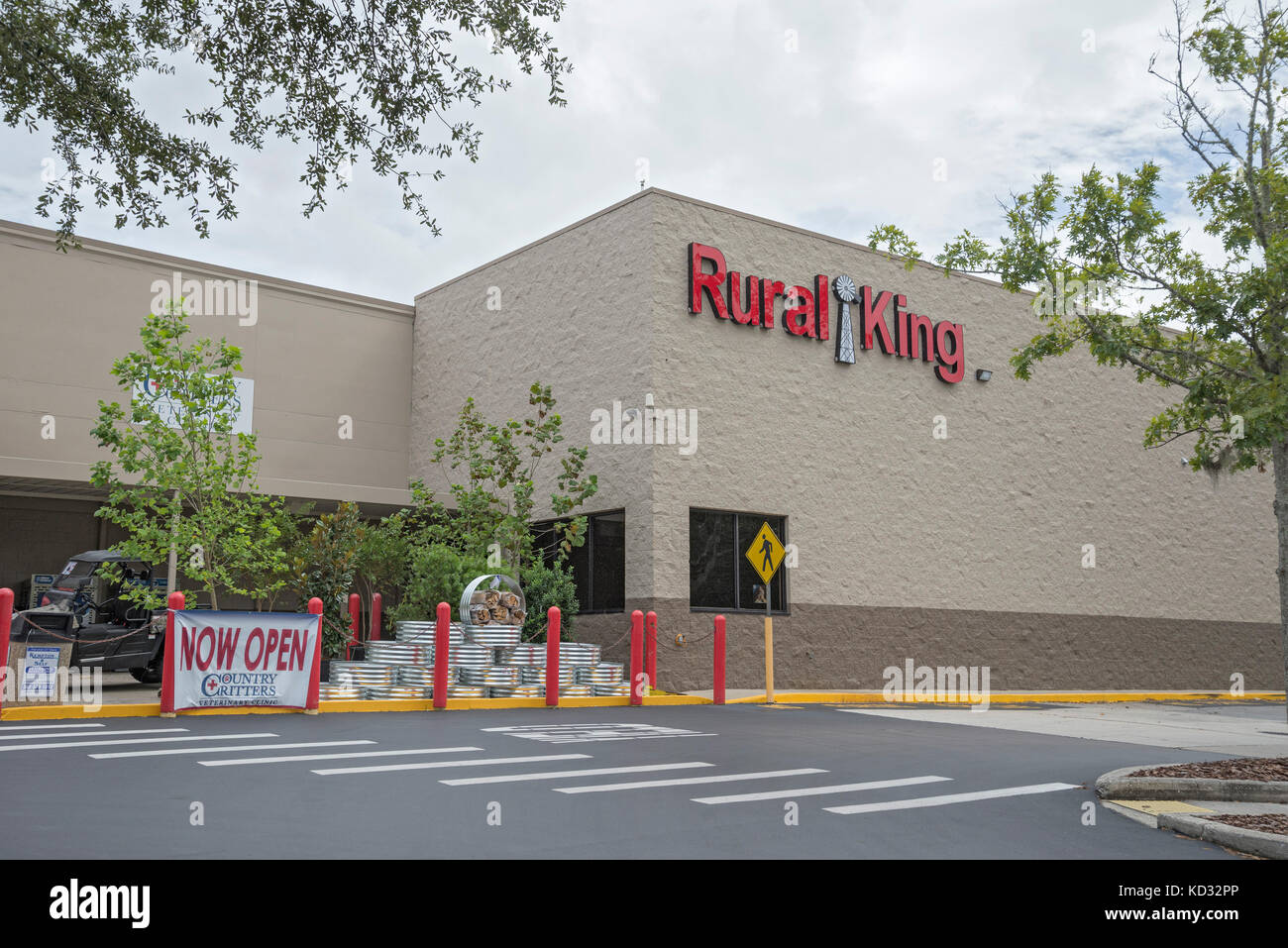 Rural king hires stock photography and images Alamy