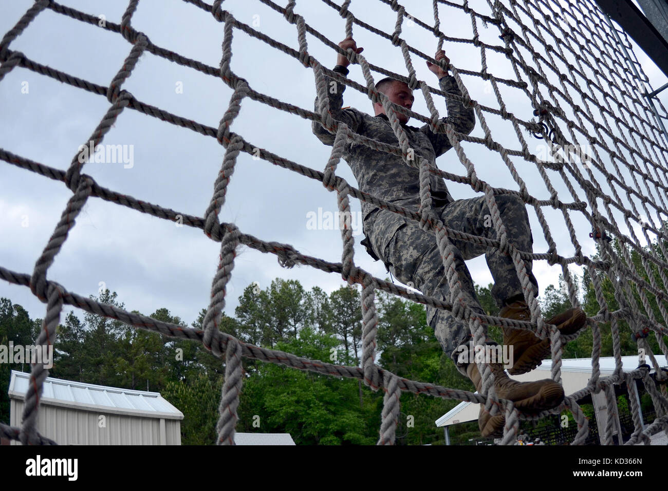 U.S. Army Sgt. Zachary Tucker, Headquarters and Headquarters Troop, 1st Squadron, 278th Armored Cavalry Regiment, Tennessee Army National Guard, demonstrates his strength and endurance while completing Victory Tower and a skills competency course on Fort Jackson during the Region 3 Best Warrior Competition at the McCrady Training Center, Eastover, S.C., May 1, 2013. Each of the 10 states and territories in Region 3 have one Soldier and one noncommissioned officer competing in the four day event which will test their Soldiering skills, April 29 to May 2. The first-place winners in the NCO and e Stock Photo