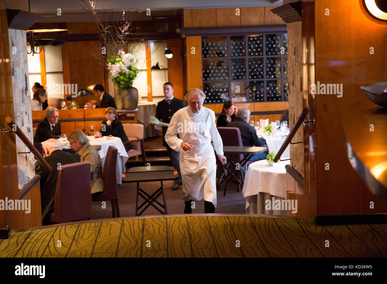 The Famous Cook Pierre Gagnaire In His Restaurant In Paris Stock Photo Alamy - Pierre Gagnaire Restaurant