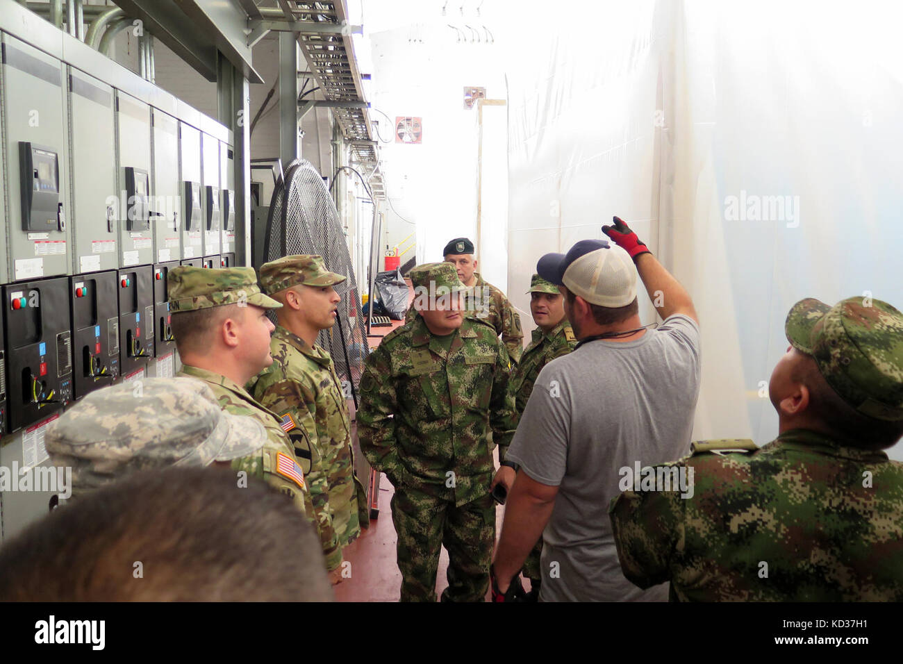 Colombian Army engineers talking to contractors at the Columbia Canal ...