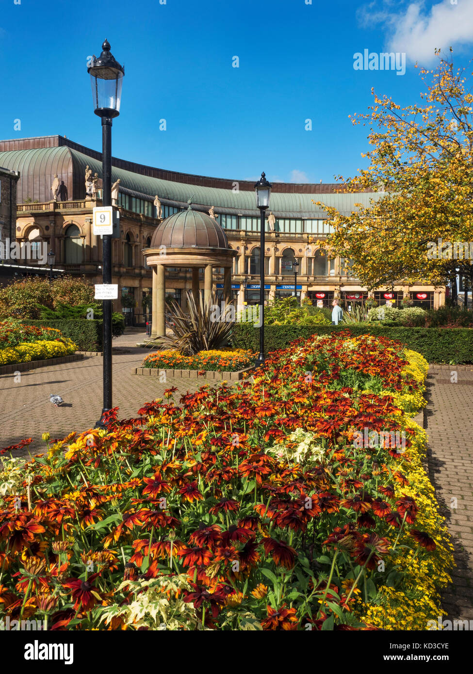 Victoria shopping centre harrogate hires stock photography and images
