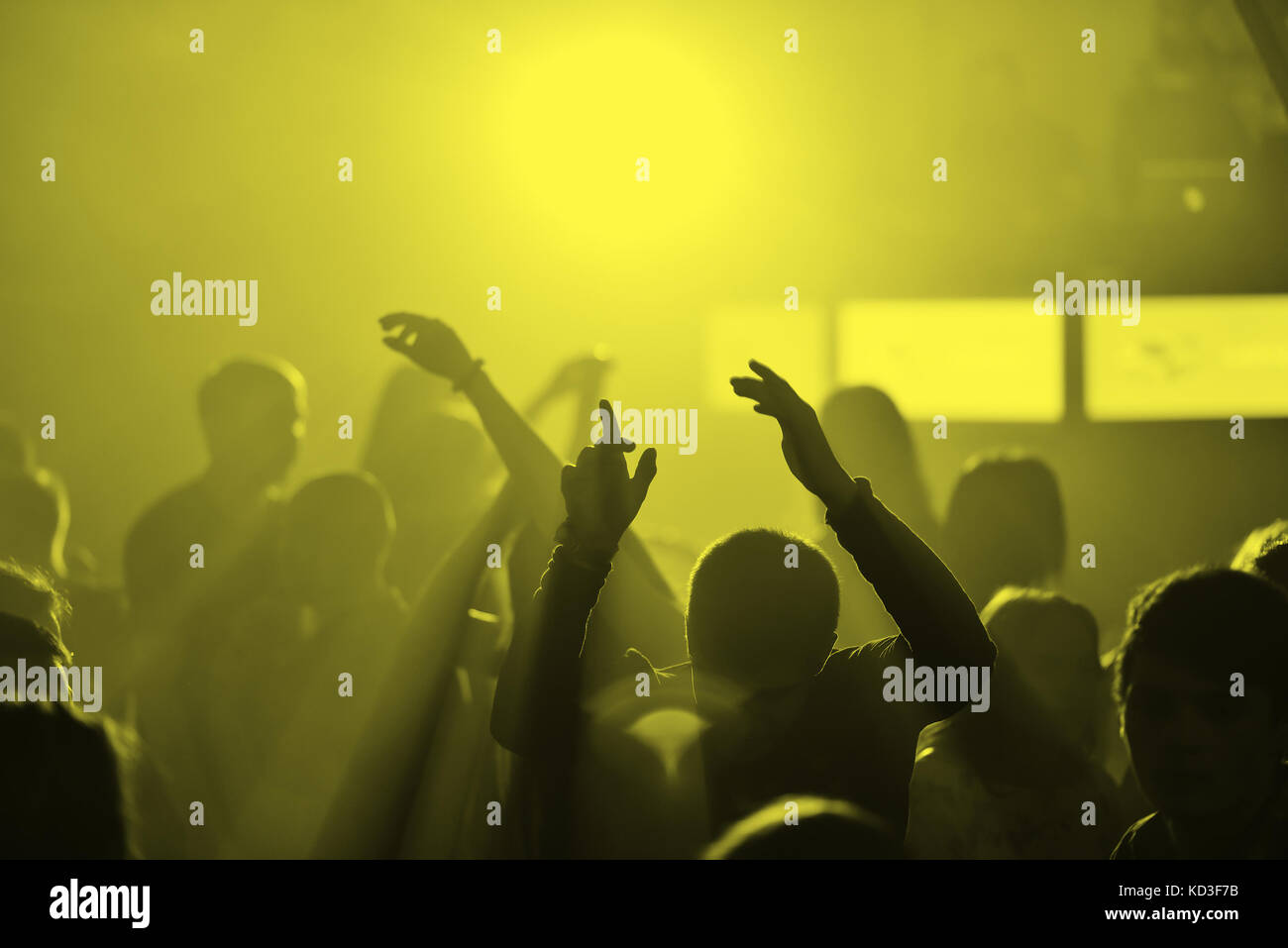 Hands up crowd bar hi-res stock photography and images - Alamy