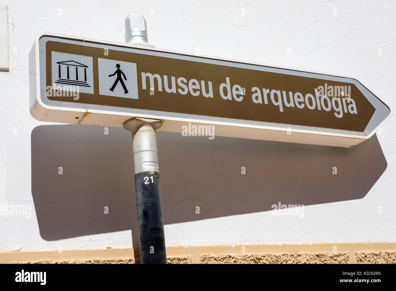 A directional sign for the Museu de Arqueologia, Silves Municipal Museum of Archeology in English, located in the historic town of Silves in Portugal. Stock Photo