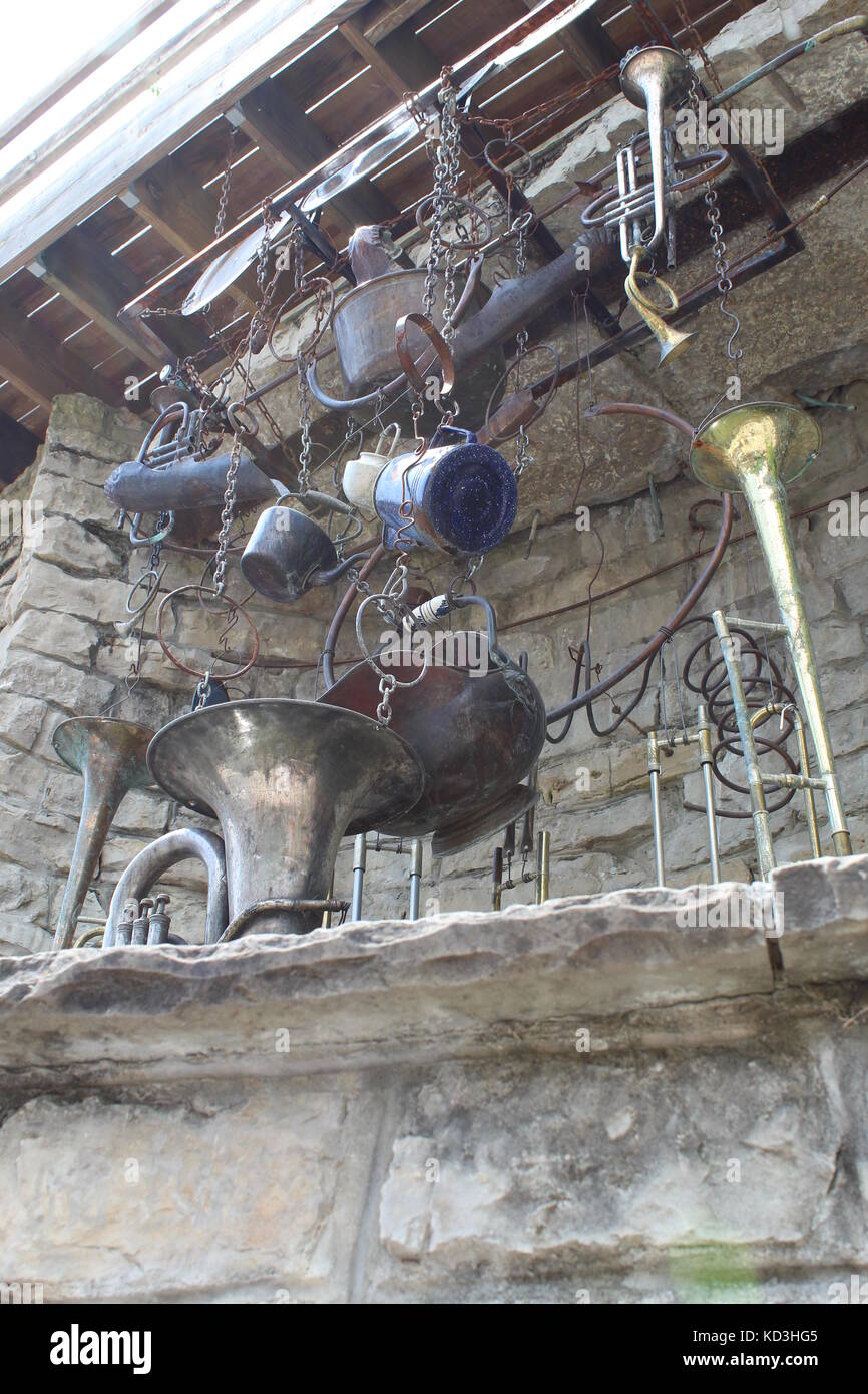 Hanging artwork chains hi-res stock photography and images - Alamy