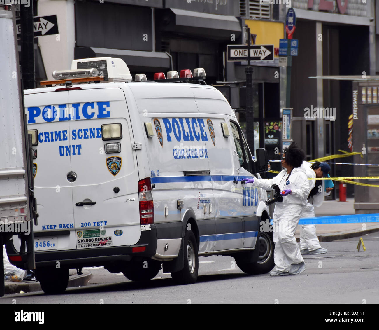 NEW YORK MAY 13 NYPD Crime scene investigators probe the scene of a