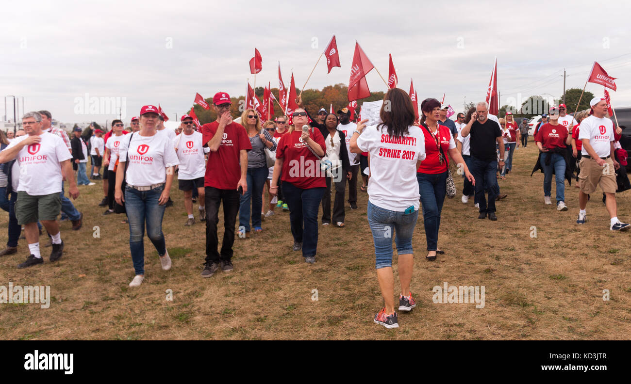 Unifor Local 88 members, their families and members of other unions participate in a solidarity rally in Ingersoll, ON, on Oct, 6, 2017. The workers h Stock Photo