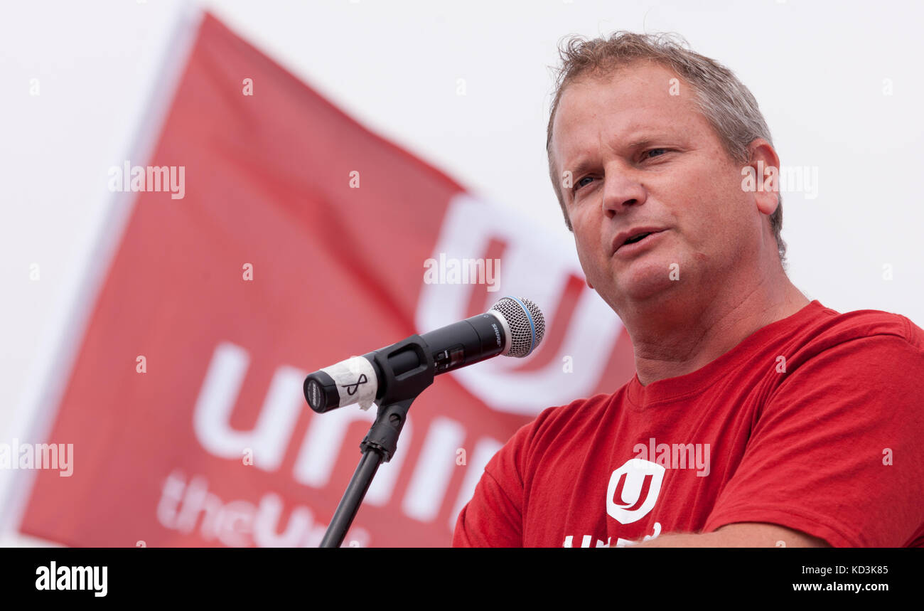 Unifor Local 88 Chairperson Mike Van Boekel speaks at a solidarity rally in Ingersoll, ON, on Oct, 6, 2017. Workers at the CAMI assembly plant have be Stock Photo